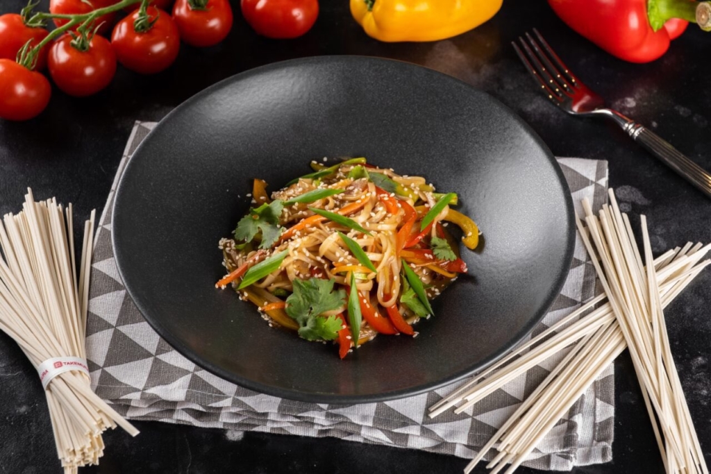 Заказать Лапша Удон с овощами c доставкой в Симферополе | MyChef